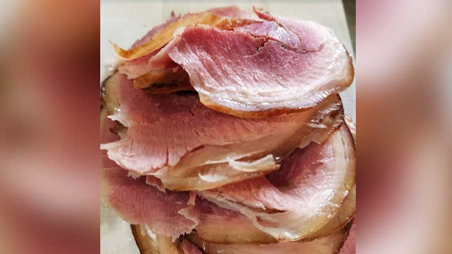 Slices of smoked leg of ham 