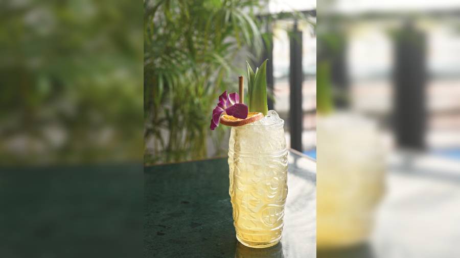 Ideal for a hot summer day, I Love Yuzu is a icy, refreshing sip with flavours from Eastern Asia and Indian tea. The gin-based cocktail has the tartness of yuzu puree and the subtle sweetness of honey.