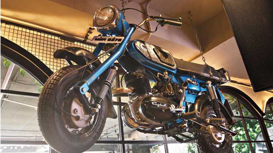 Don’t miss “Bobby” — a permanent fixture in any Effingut outlet, suspended from the ceiling. The name is derived from the bike Rishi Kapoor rode in the cult film, Bobby.