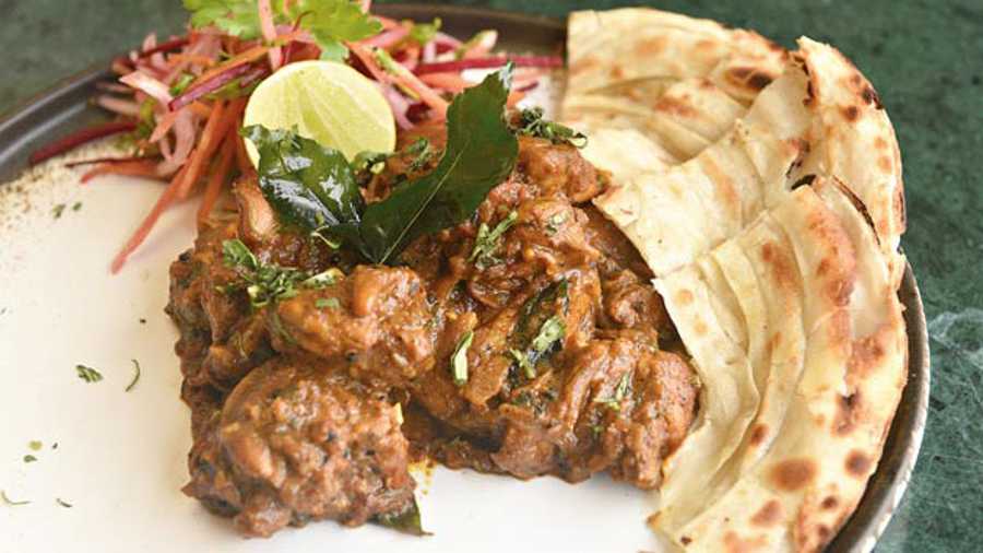 Kerala Chicken served with soft, flaky parathas will get you a taste of down South, thanks to the use of curry leaves and other spices. The juicy chicken chunks are unmissable.