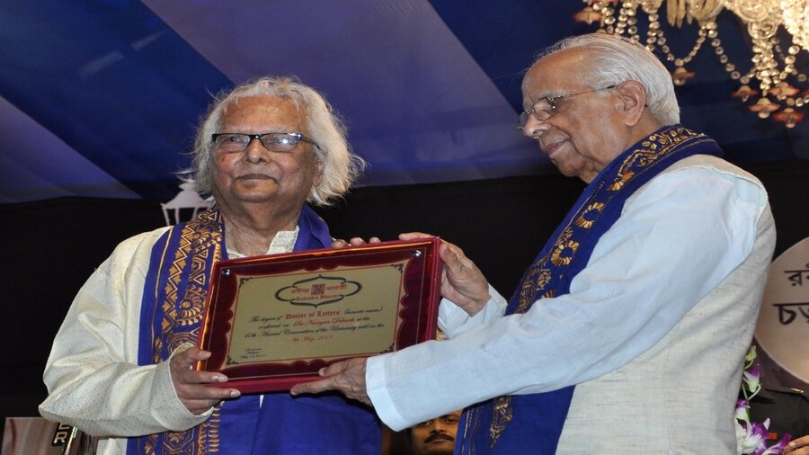 Narayan Debnath receives the honorary ‘Doctor of Letters’ on 40th annual convocation of Rabindra Bharati University in Kolkata on May 8, 2015. 