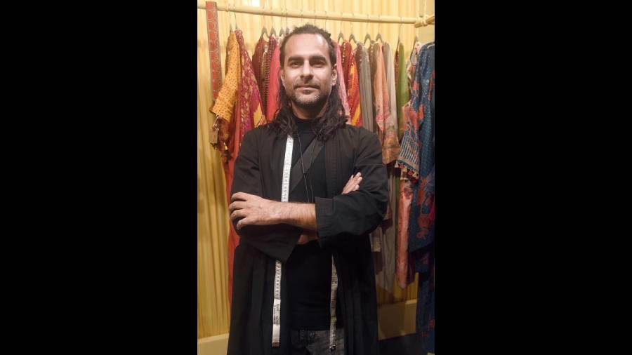 Aseem Kapoor came geared up with many interesting pieces that included jackets, kaftans, mandala shirts, patti odhni, sandhi shirt sets and more. “One of my favourite picks from here would be a jacket that’s a collage of my entire season that has hand-painted stripes done by me during the lockdown. This has got Rajasthan, Kutch and a Western cut of an English jacket,” said the designer.