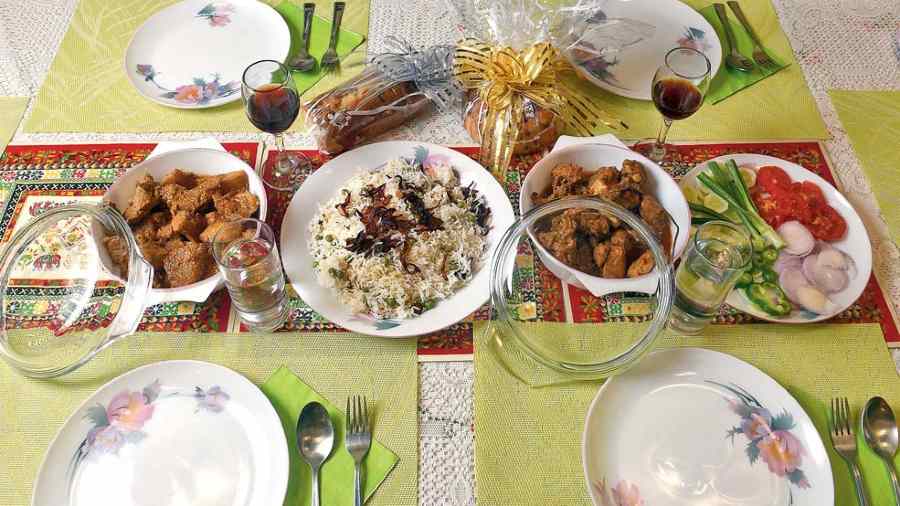 Jessica’s table was laden with the Christmas feast — Peas Pulao, Chicken Korma and Chicken Vindaloo