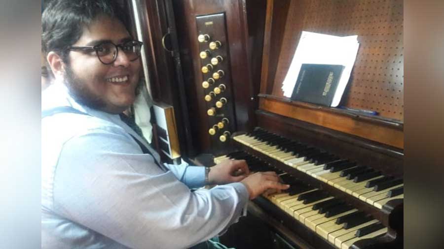 A musician by profession, Guha loves playing the piano