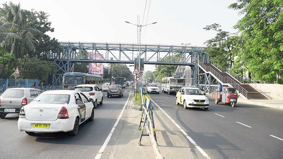 Foot overbridge done, now underpass plan for Chingrighata crossing