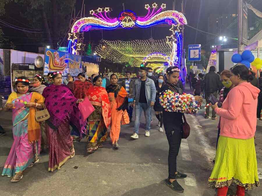 Christmas celebrations in Kolkata mandatorily involve outings with family and friends. The Poush Parbon Carnival at VIP Road is back this year and revellers can be seen strolling down the brightly lit streets and feasting at the food stalls