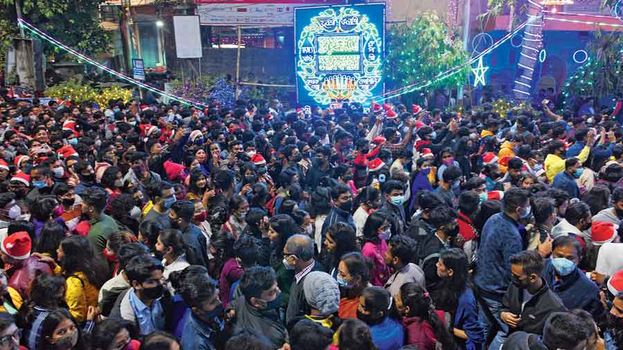 Kolkata’s Christmas revellers breach Covid protocol