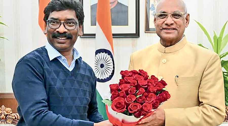 Jharkhand chief minister Hemant Soren presents a bouquet to governor Ramesh Bais during a meeting at  Raj Bhavan ahead of the government’s second anniversary celebrations.