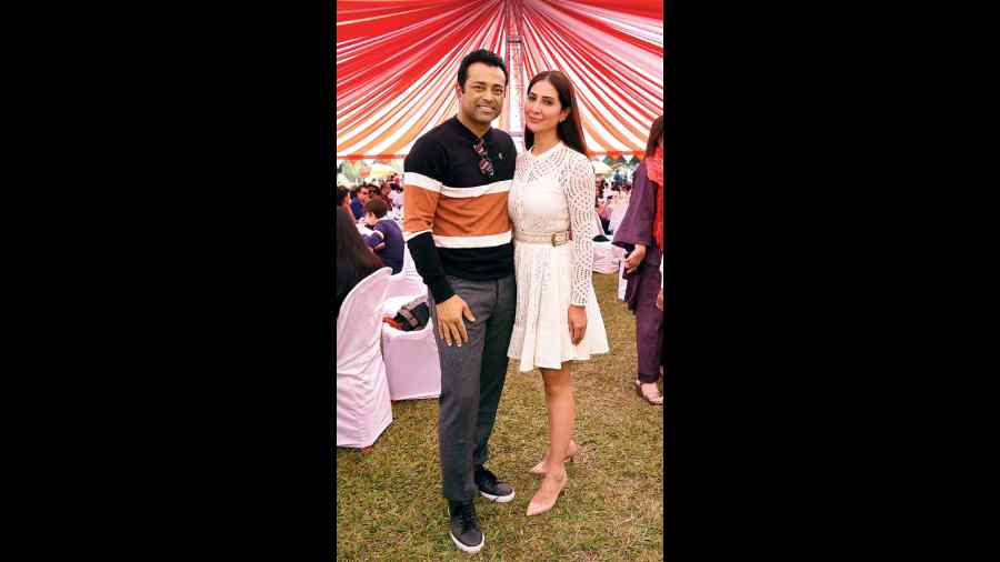 While we knew Leander Paes was in town from his Instagram post that showed him soaking up the Christmas spirit on Park Street a day before, we did not expect to run into him at Tolly. We spotted Leander with Kim Sharma as the couple enjoyed lunch at the club with their parents. We love how Kim kept it simple and stylish in this pretty white dress.
