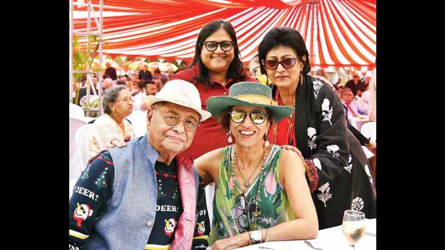 The Telegraph lens caught Shobhaa De with husband Dilip enjoying Christmas lunch at Tolly.