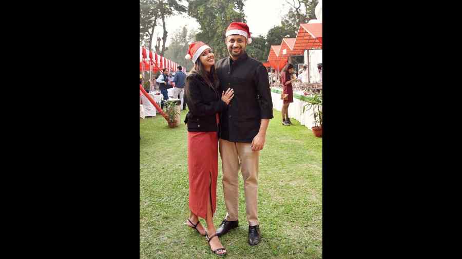 While we liked the Christmas hats, we also loved how it was all about keeping old traditions of spending Christmas afternoons at Tolly alive for entrepreneur Kunal Goel and sales professional Vidhi Agarwal, his wife.