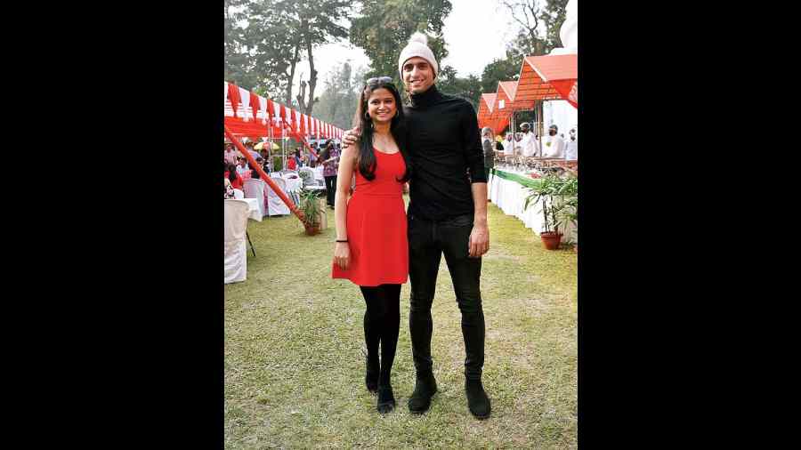 For Priyanjali Pal, a communication designer, coming to Tolly meant running into familiar faces, having a good time and enjoying the lunch spread, in company of her partner, Yohan Confectioner, a brand strategist.