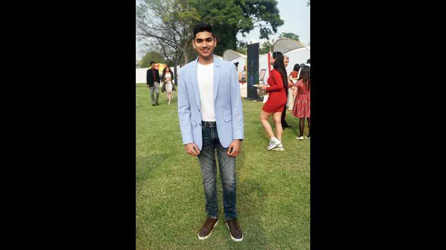 Arrthham Jalan complemented his casual denim look with a smart powder blue blazer from Louis Philippe.