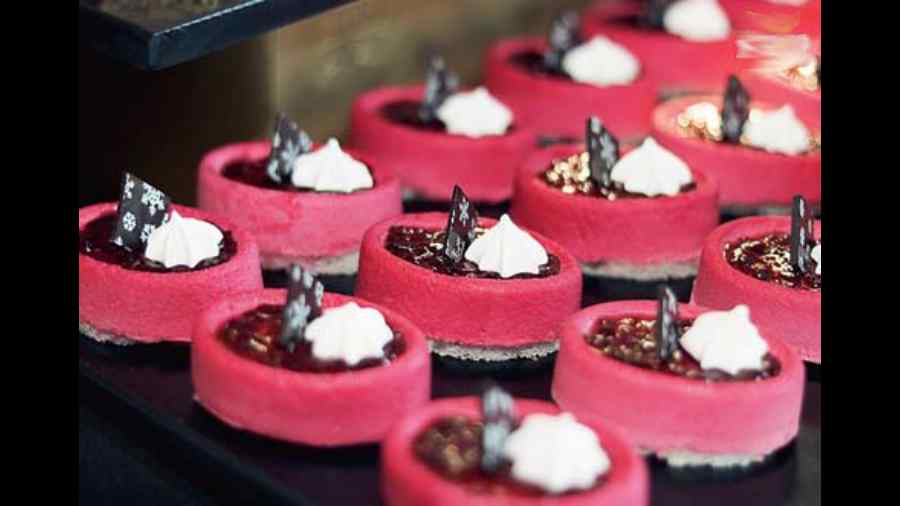 Chocolate and Red Velvet Tart: A combination of two favourite flavours, these bite-sized desserts are for when you are feeling full already but do not want to miss out on something sweet.