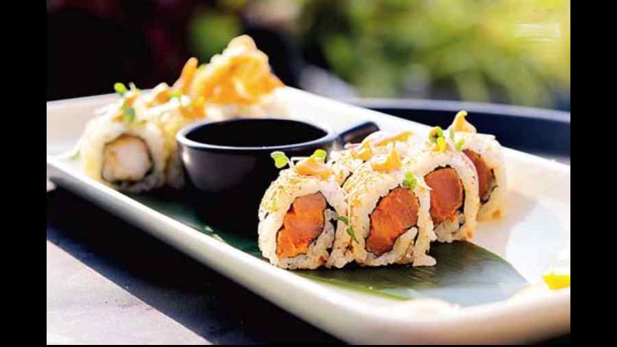 Ebi & Salmon Maki Rolls: If you are a sushi lover, there’s lot to choose from. Wrapped in rice, the Ebi and Salmon maki rolls are healthy and perfectly made sushis.