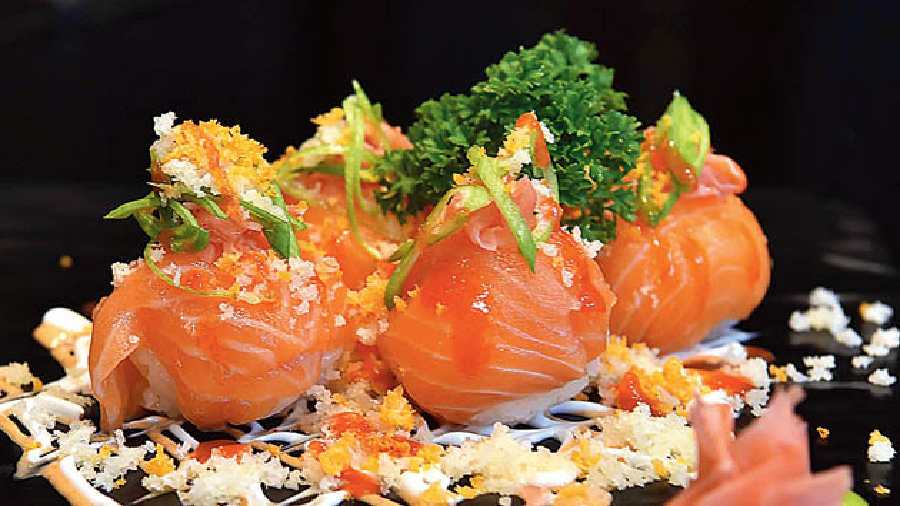 Snow Ball Salmon Sushi 