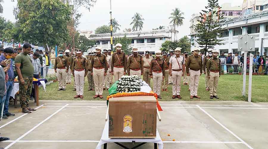 Minister Yeasmin and police officers pay tributes to Rahaman. 
