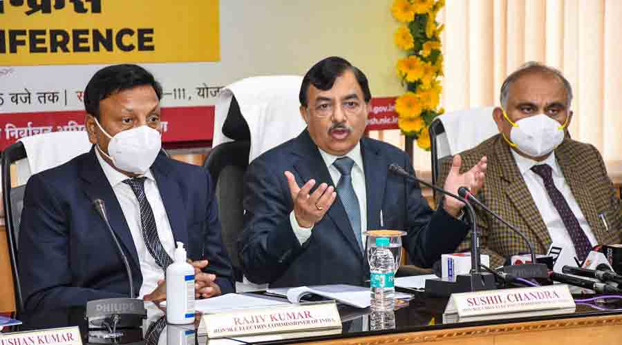 Chief Election Commissioner Sushil Chandra (M) at Lucknow on Thursday