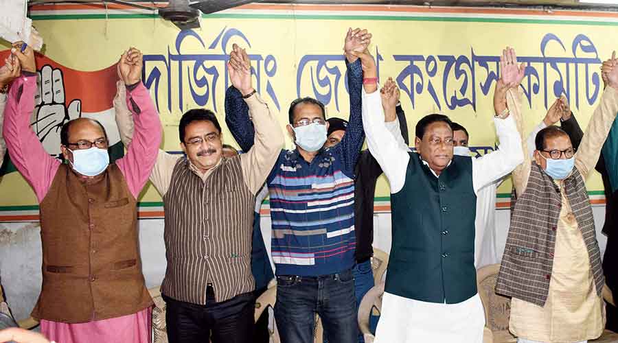 Shankar Malakar (centre) and other Congress leaders during the announcement of candidates for the SMC elections. 