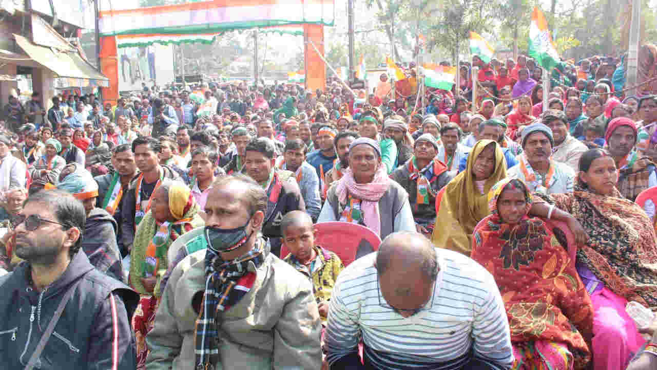 Congressmen address farmers at Deoghar on Sunday.