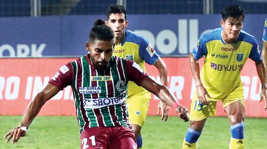 ATK Mohun Bagan’s Roy Krishna converts a penalty on Sunday. 