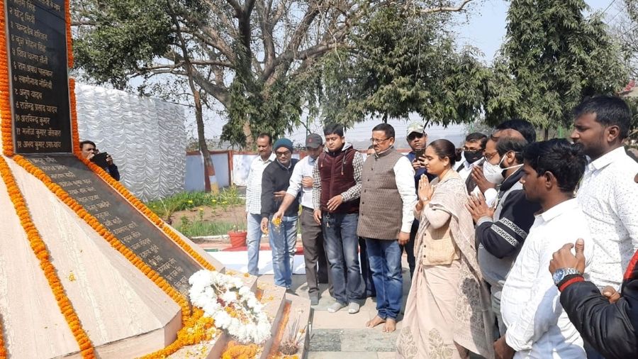 Congress MLA Purnima Singh, BCCL officials, trade union leaders and family members pay homage on the 20th anniversary of the Bagdigi mine mishap at Martyrs’ Memorial in Dhanbad on Tuesday.