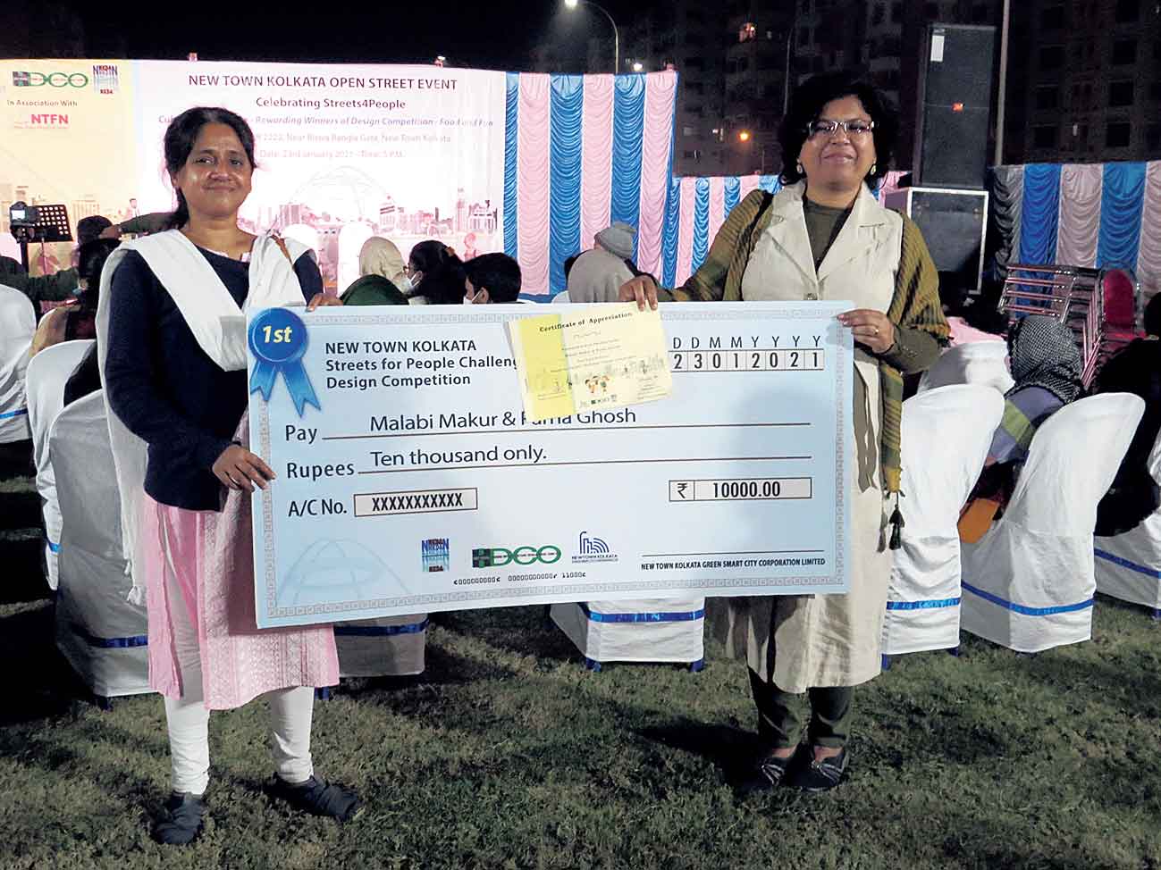 Parna Ghosh and Malabi Makur with the prize