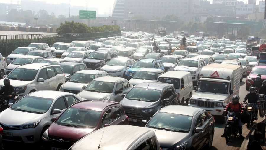 Heavy traffic jam observed at the expressway at Gurgaon-Delhi border due to farmers' 'chakka jam' protest, on Saturday.