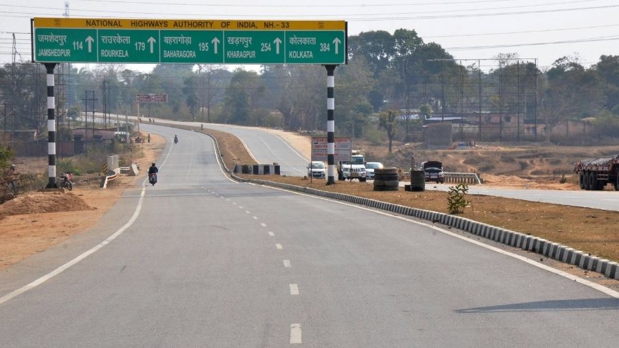 Ranchi-Calcutta highway wears a deserted look during the farmers' 'chakka jam' agitation, on Saturday.