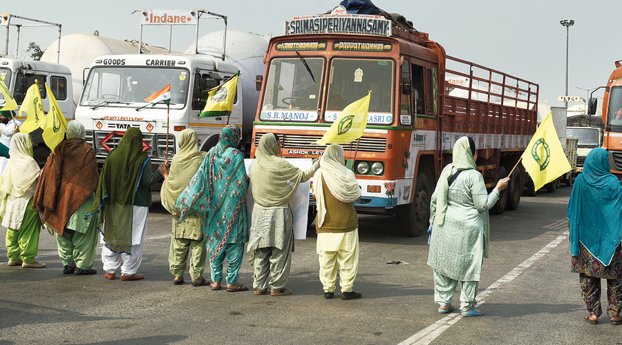 Chakka jam: 500 people block road against farm laws-  demonstrators kept a lane of the road free for ambulances, people headed to the airport or others with any emergency.