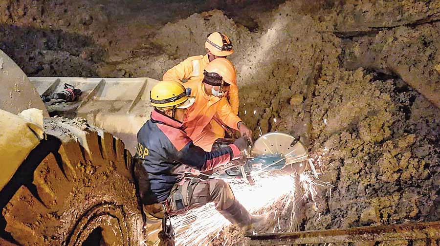 Personnel of ITBP and other agencies cut the loose ends of pipes and wires inside the tunnel. 