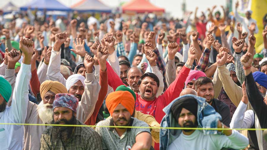 Farmers raise slogans during their protest against the farm laws at Ghazipur border in New Delhi on Wednesday.