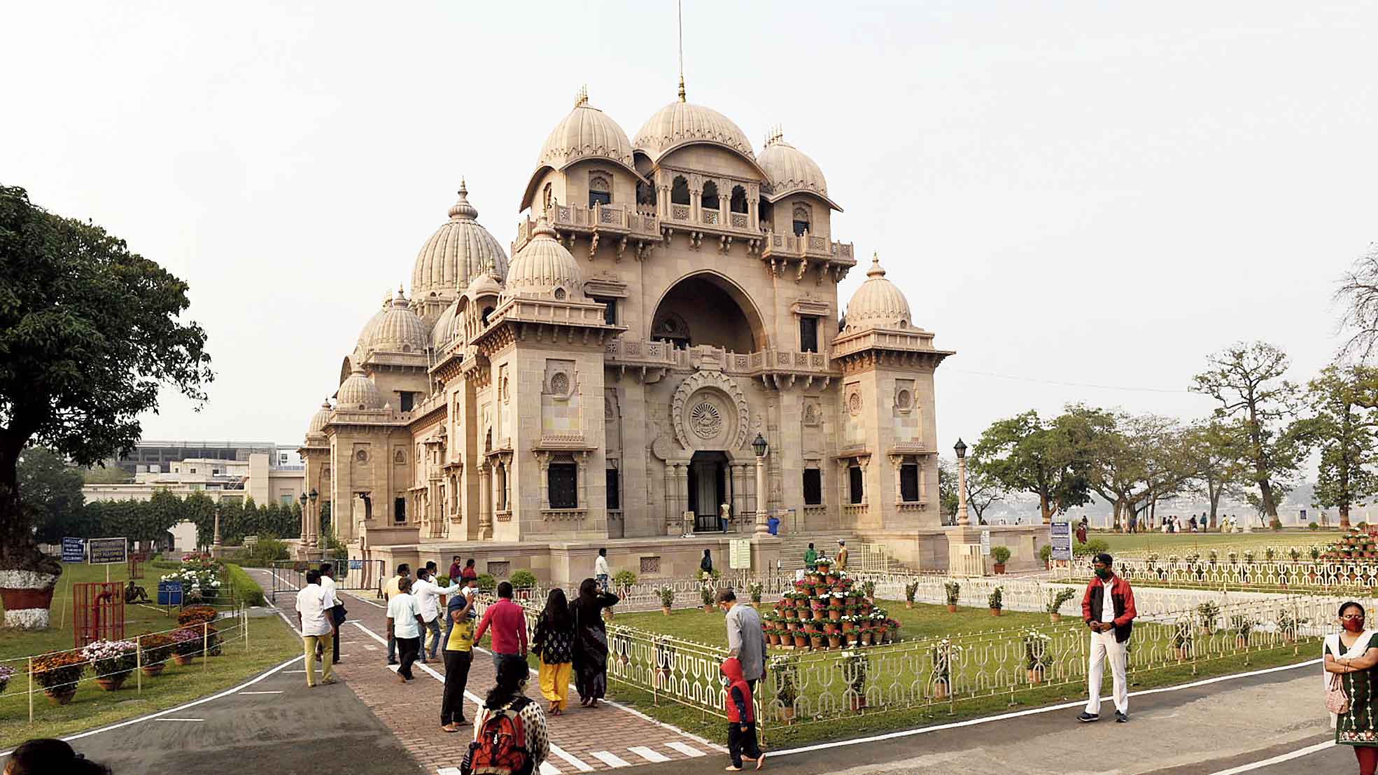 Visitors at Belur Math on Wednesday. The Math had remained closed for visitors for nearly six months because of the Covid pandemic and reopened its doors on Wednesday.