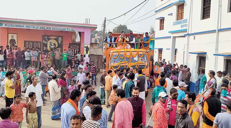 The thin crowd at the Kusumba village  near Rampurhat on Wednesday to receive the “rath”.