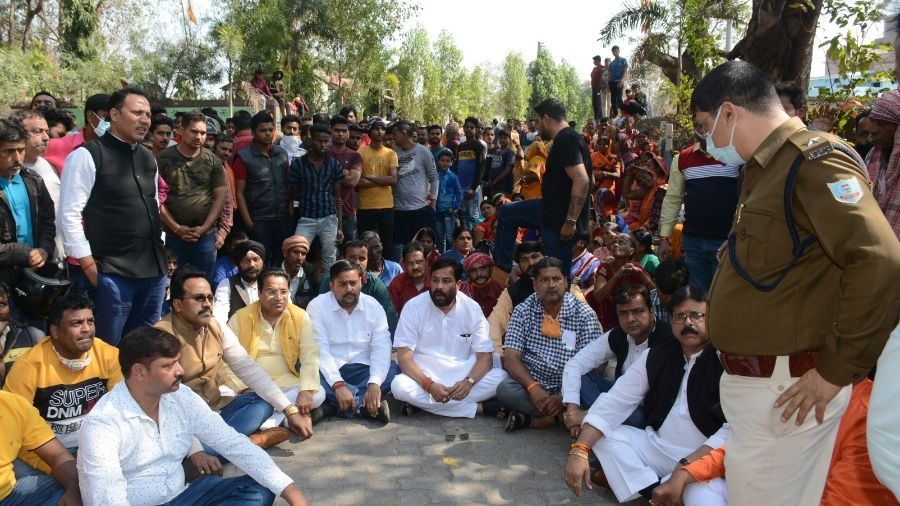 OC of Burmamines police station Raju Kumar pacifies supporters of Saryu Roy’s outfit Bhartiya Jan Morcha after the clash in Jamshedpur on Thursday.