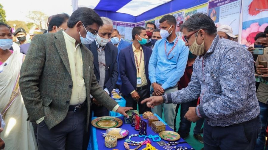 Chief Minister takes stock of a stall put up by the participants of the Kisan Mela  at Namkum in Ranchi on Thursday.