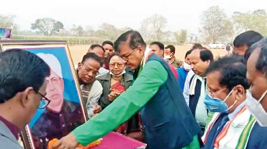 Minister Ghosh pays homage to Panchanan Barma.