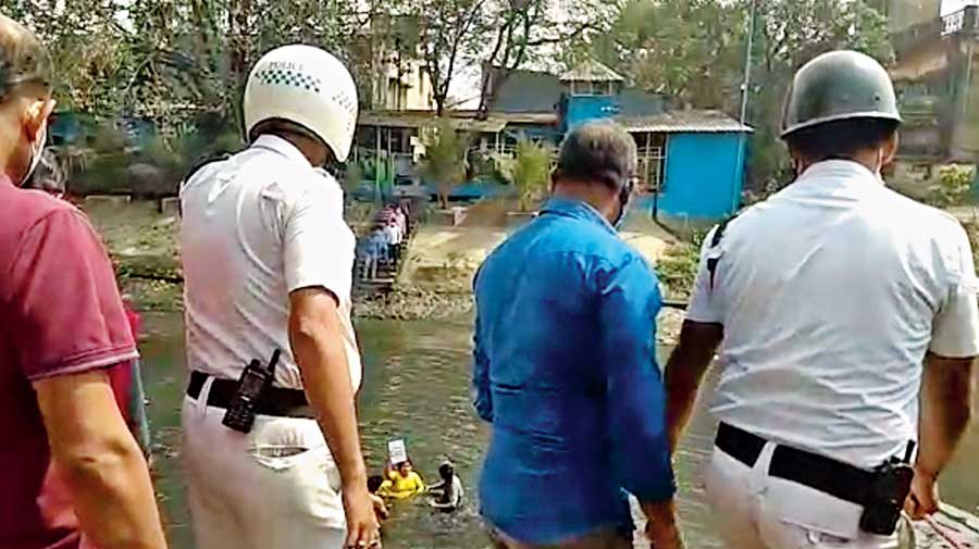 Police reach the spot and stop them