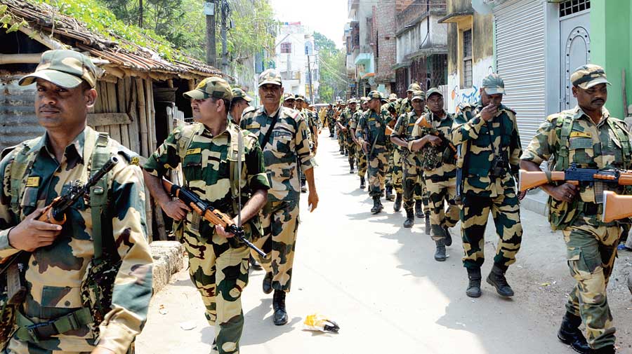 Central+Forces%3A+CRPF+presence+delays+offline+classes+in+20+government+schools+%26%23124%3B++Kolkata+News