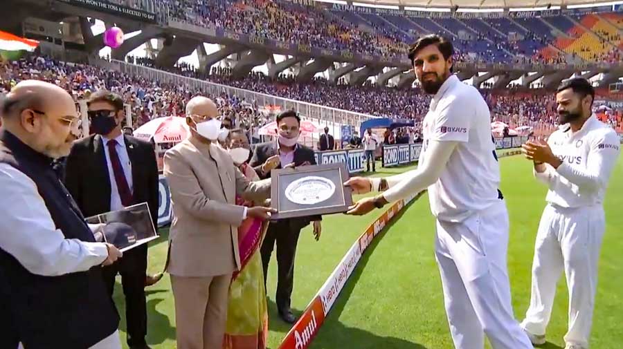 President Ram Nath Kovind and Union home minister Amit Shah felicitates Ishant Sharma during the inauguration of the Motera Stadium in Ahmedabad.