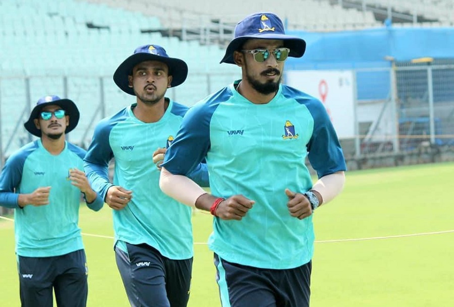 Ishan Porel with his Bengal teammates in a practice session ahead of the Vijay Hazare Trophy.
