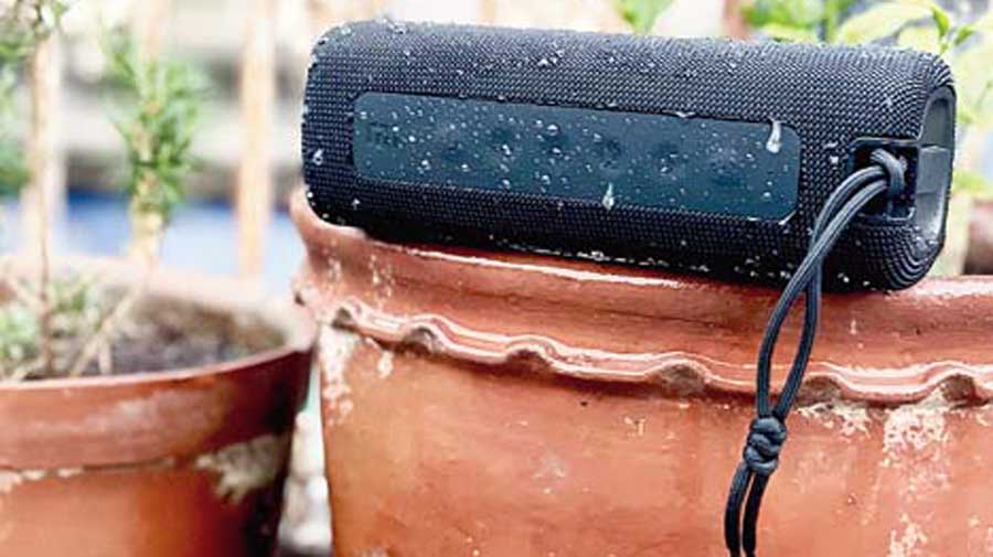 Mi Portable Bluetooth Speaker (16) pumps out bass like few other speakers at less than Rs 2,500. 