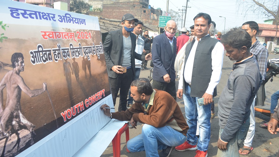 A man carrying signature during the signature campaign against of Pollution at Katras Mor Jharia today.