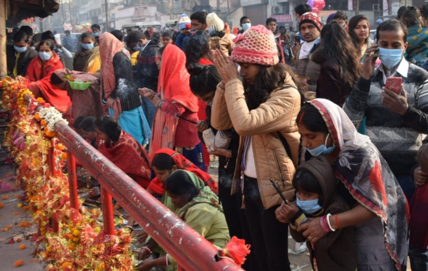 Members of the Sikh community offer prayers at Bada Gurudwara in Dhanbad on Friday.