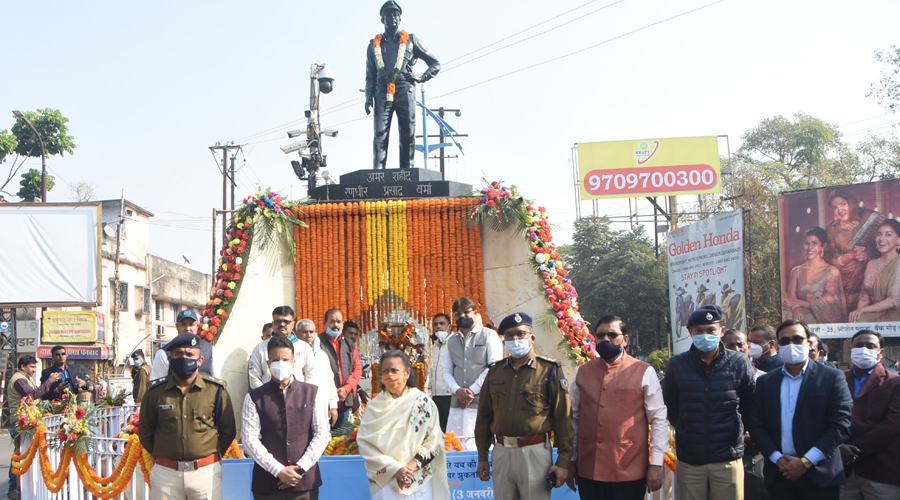 Former central minister cum  former Dhanbad MP and widow of Randhir Prasad Verma, Rita Verma along with Dhanbad district’s administrative and senior police officials and Dhanbad police jawans paying tribute and salute in front of the martyr’s statue at Randhir Verma Chowk in Dhanbad on Sunday.