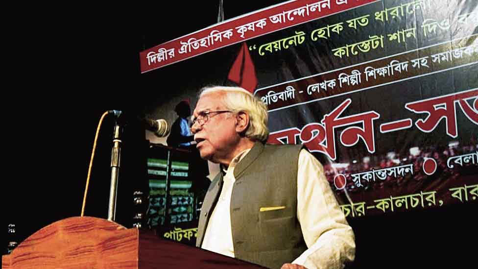 Hannan Mollah speaks at the convention in Barrackpore on Sunday.
