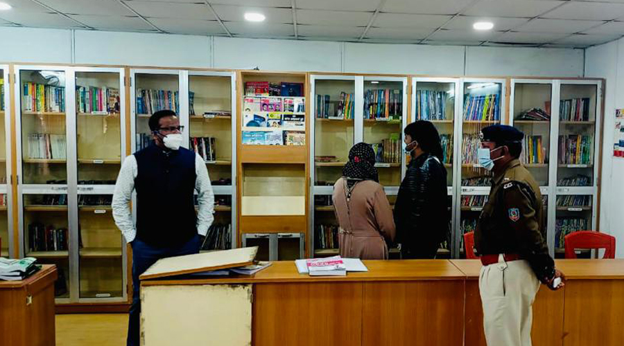 Superintendent of police Ehtesham Waquarib (left) inspects the book bank in Koderma on Monday.