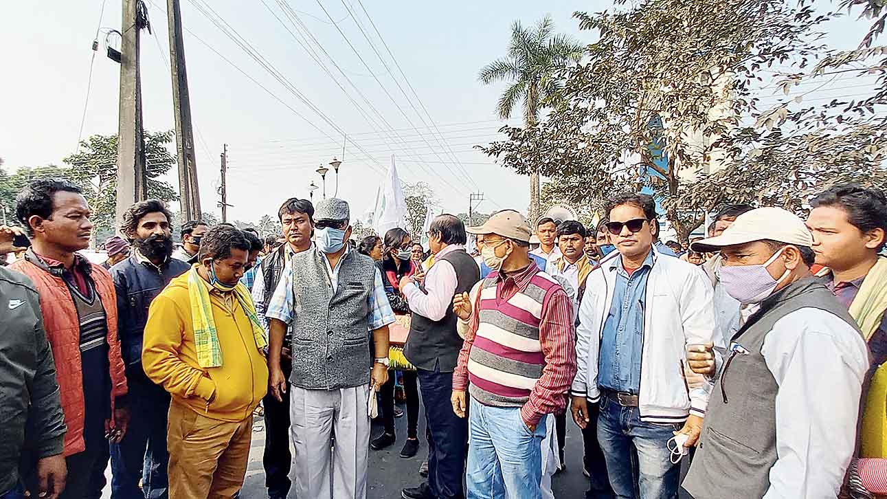 Rajbanshi outfits float forum, back Didi  - Problems for the BJP may compound as they have invited the Gorkhas to join their forum