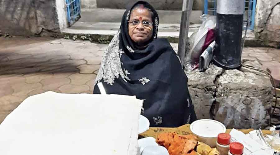 Jhuma Sardar at her ghugni and fritters stall