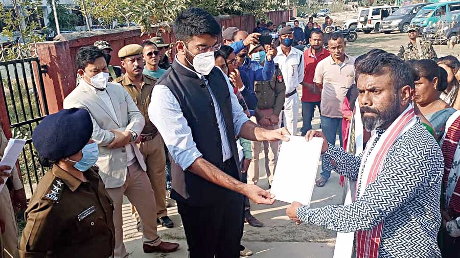 SDO (Civil) Aditya Vikram Yadav receives a memorandum from senior Congress MLA Rupjyoti Kurmi (in gamocha) after the protest at Gohpur on Wednesday
